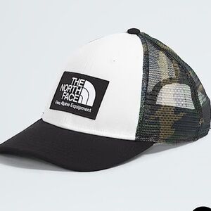 NWT The North Face White and Black Camo Mudder Trucker Hat one size